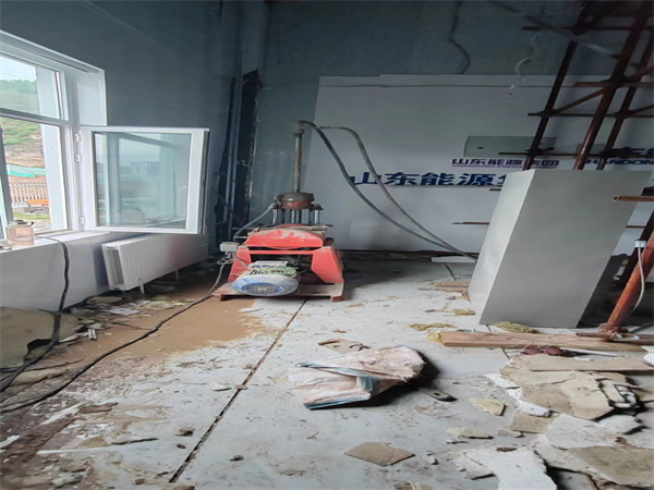 日土地基基础下沉墙体裂缝加固注浆顶升施工